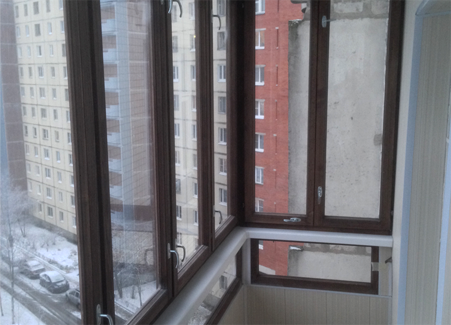 фото деревянного остекления балкона